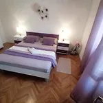 Apartmani Niki Hvar