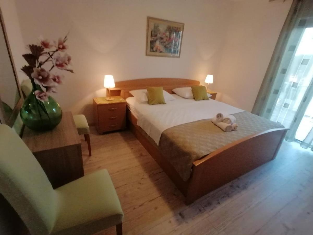Apartment Niki Hvar