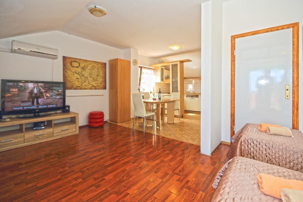 Niki Hvar Apartment